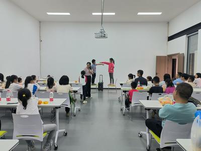 學(xué)校舉辦 &ldquo;涵養(yǎng)優(yōu)良家風(fēng),護(hù)航子女健康成長&rdquo; 家庭教育周活動(dòng)